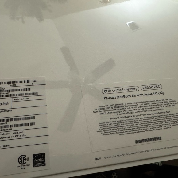 2020 Apple MacBook Air with Apple M1 Chip (13-inch, 8GB RAM, 256GB SSD Storage) - Picture 3 of 6